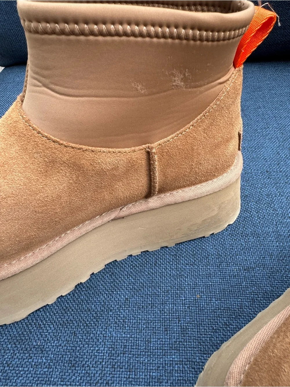 UGG pulls dipper lining